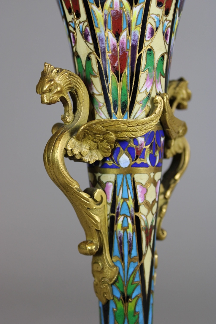 Art Deco Vase, Frankreich, Cloisonne Emaille, vergoldetes Kupfer, frühes 20. Jh.,, H.: ca. 26,5 cm. - Bild 2 aus 4