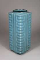 Seladon Cong Vase, China, Porzellan, Ohne Marke, H.: 22,3 cm. Guter, altersbedingter Zustand.