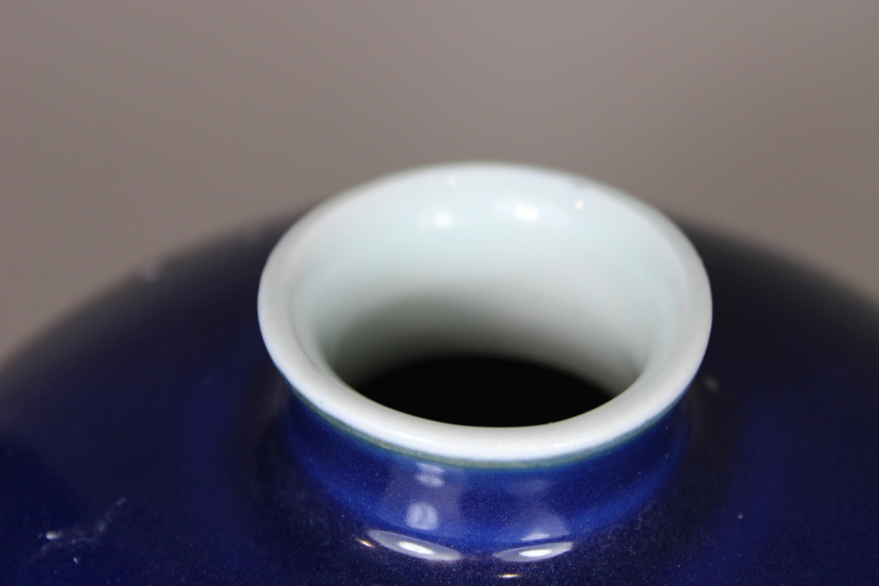 Meiping Vase, China, Porzellan, ohne Marke, Kobaltblau, H.: 26 cm. Guter, altersbedingter Zustand, - Image 3 of 4