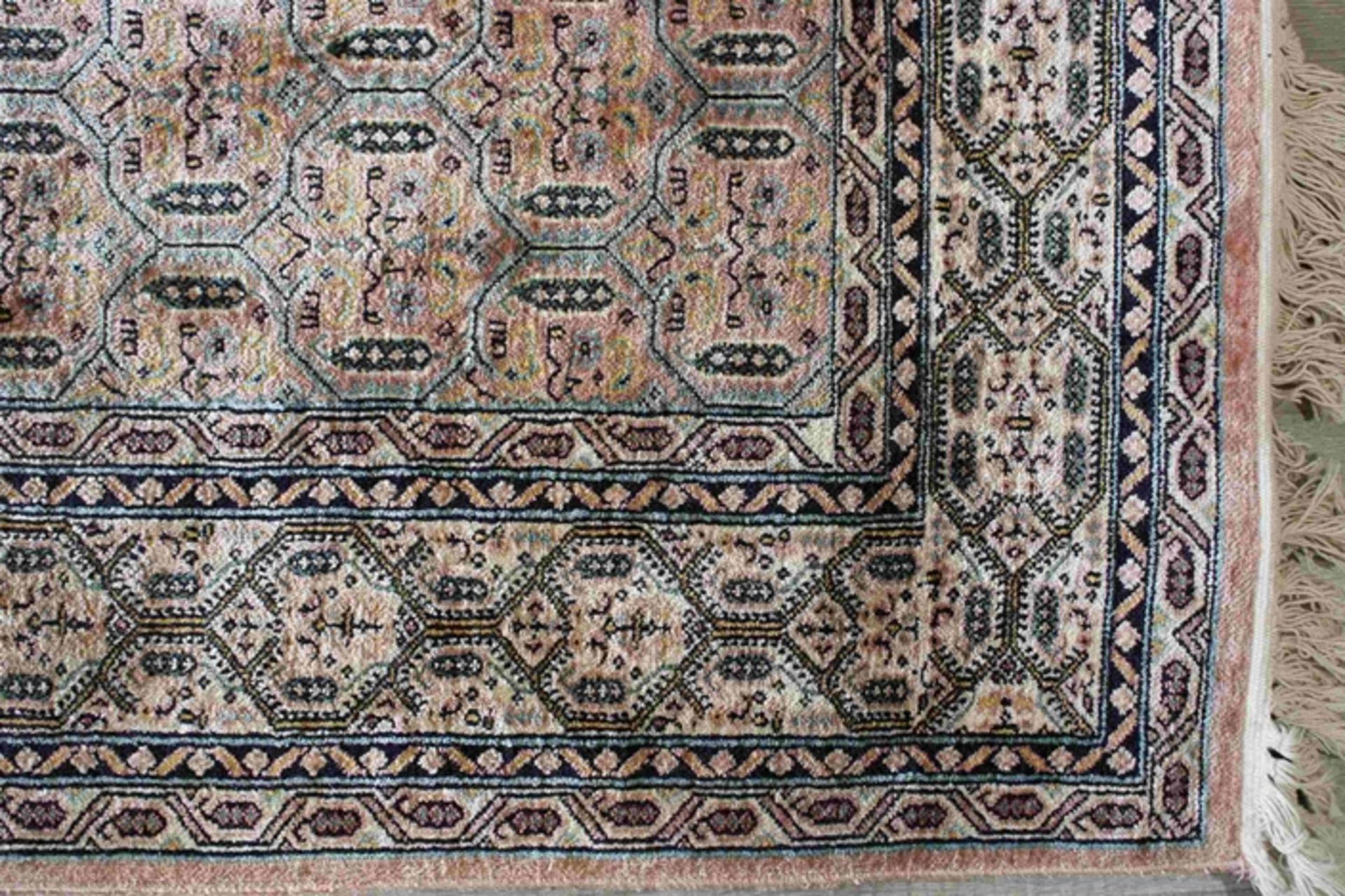 Kashmir-Seide, Indische Teppiche, Maße: 188 x 270 cm. Guter Zustand, Fleckig. - Bild 2 aus 3