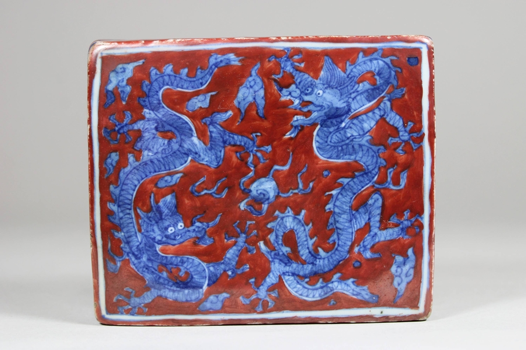 Deckeldose, China, Porzellan, Ming-Dynastie, Wanli-Marke (1572-1620), Drachendekor, H.: 7,4 cm. Gut - Image 5 of 5