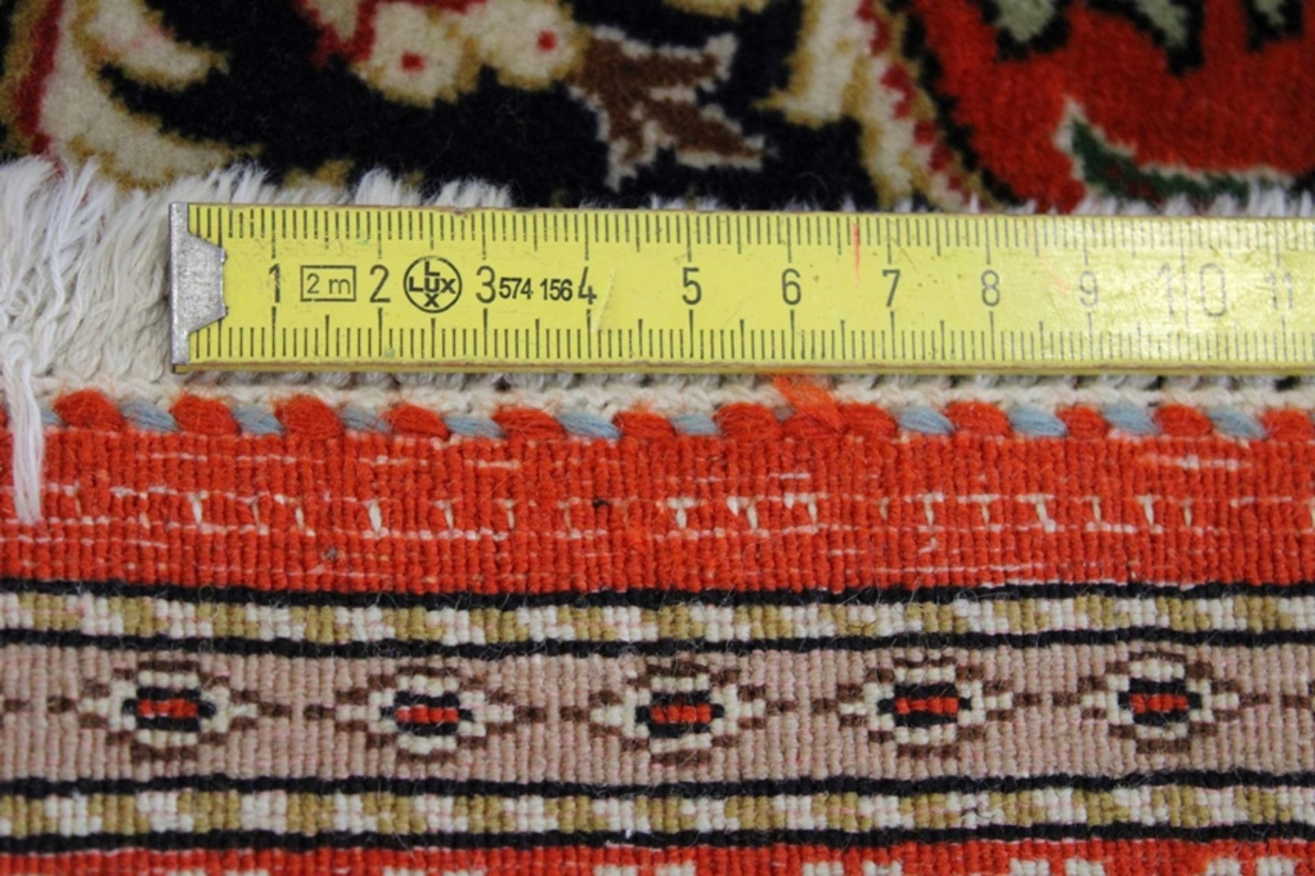 Paar Teppiche, Kirman, Maße: 54 x 56,5 cm, Ghom, Maße: 138 x 79 cm. Guter Zustand. - Image 4 of 5