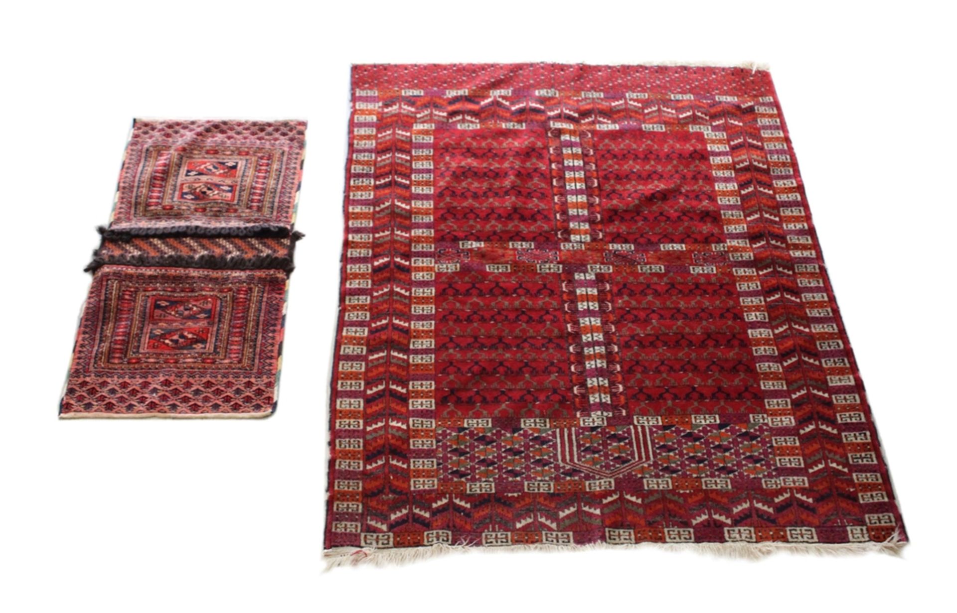 Teppich und Satteltasche, Satteltasche: Wolle a. Wolle, ca. 80 Jahre alt. Maße: 90 x 43 cm. Altersb