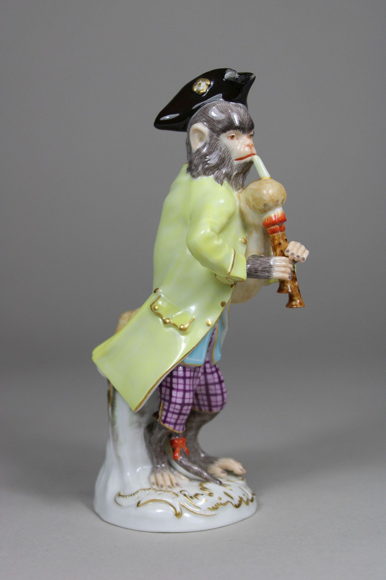 Porzellanfigur, Dudelsackpfeifer, Affenkapelle, Meissen, Schwertermarke, 1. Wahl, Entwurf: Johann J - Image 2 of 5