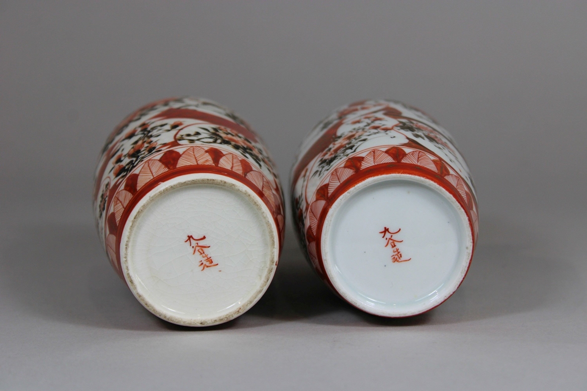 Paar-Kutani-Vase, Japan, Porzellan, Marke am Boden, mit eisenroter Malerei und Goldfarbe, H.: ca. 1 - Image 4 of 6