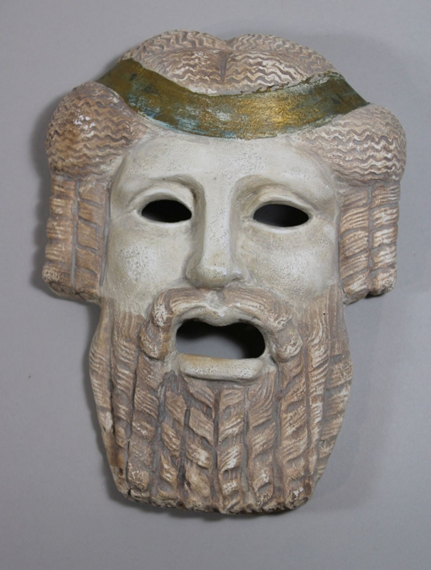 Griechische Theatermasken 4 Tl., Keramik, Griechenland, 20. Jh., H.: 27 cm. Guter, altersbedingter - Image 6 of 7