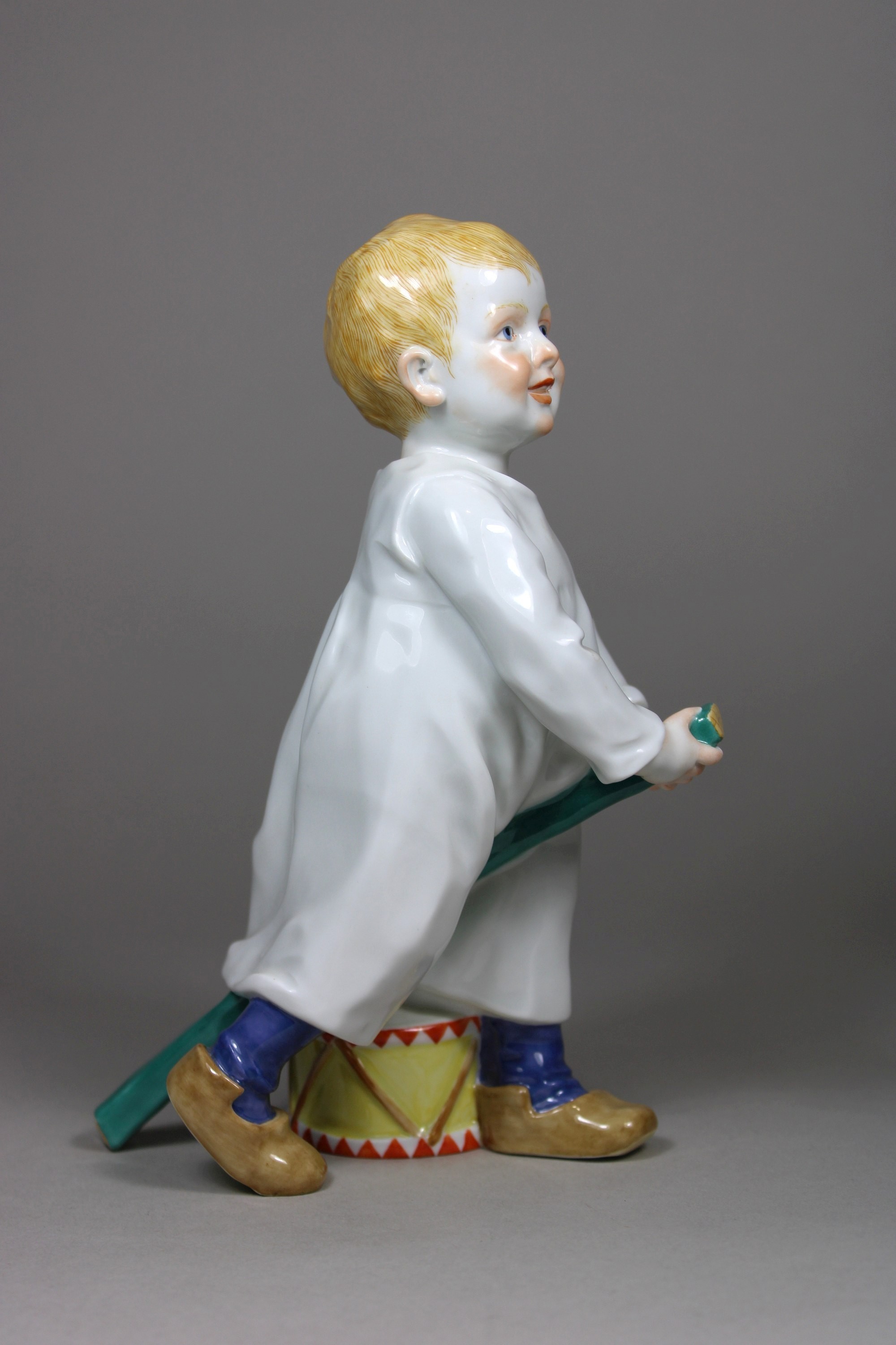 Porzellanfigur, Hentschelkind, Kind mit Stecken und Trommel, Meissen, Schwertermarke, Marke seit 19 - Image 2 of 5