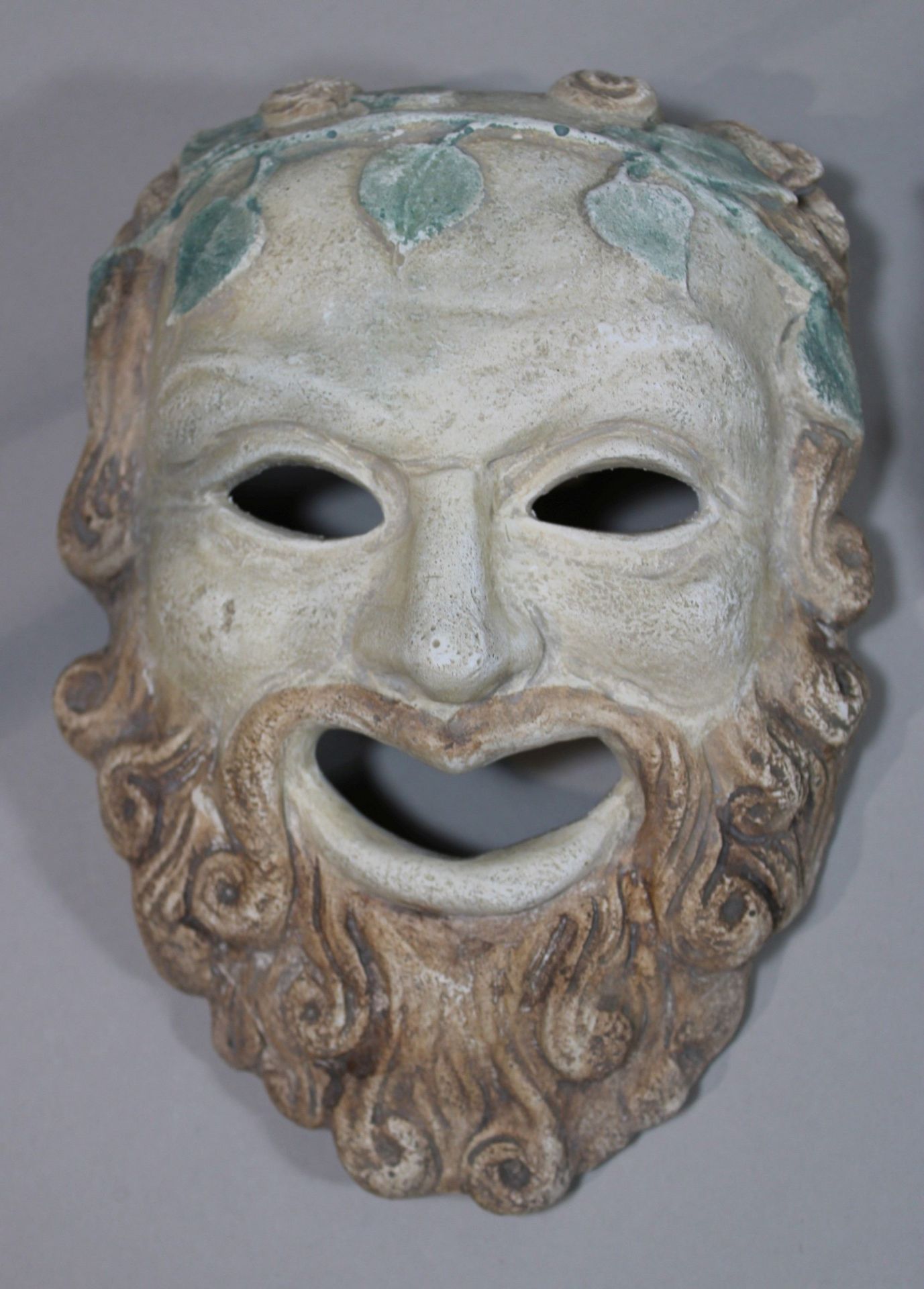 Griechische Theatermasken 4 Tl., Keramik, Griechenland, 20. Jh., H.: 27 cm. Guter, altersbedingter - Image 2 of 7