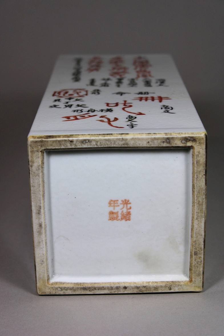 Viereckige Vase, China, Porzellan, rote Vierzeichen Guangxu Marke, kalligrafischen Motiven, H.: 28 - Image 3 of 3