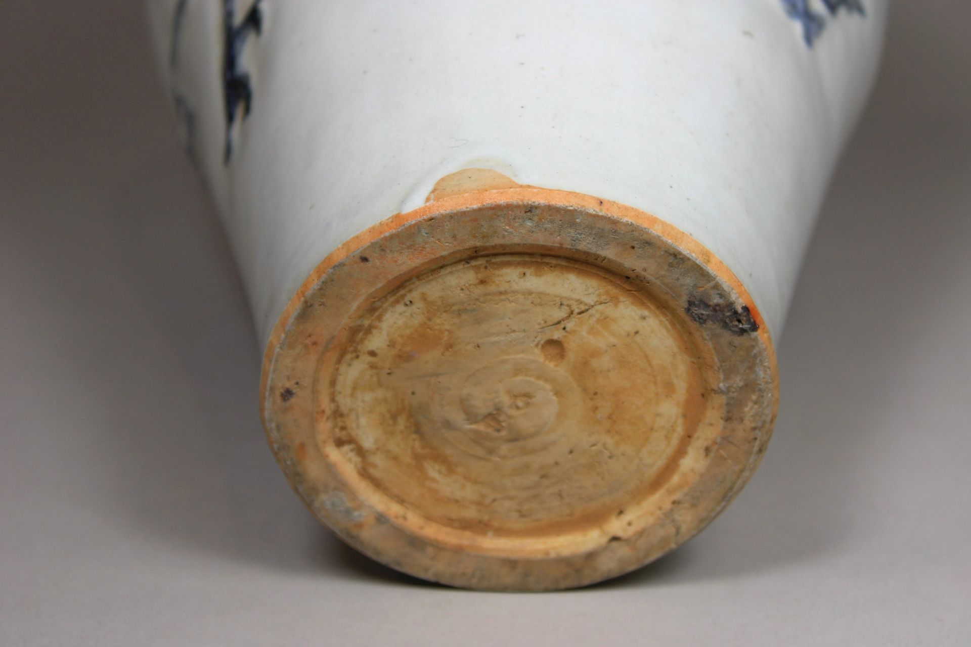 Meiping Vase, China, Porzellan, ohne Marke, Drachen-Prägedekor, H.: 28 cm. Guter, altersbedingter Z - Bild 5 aus 5