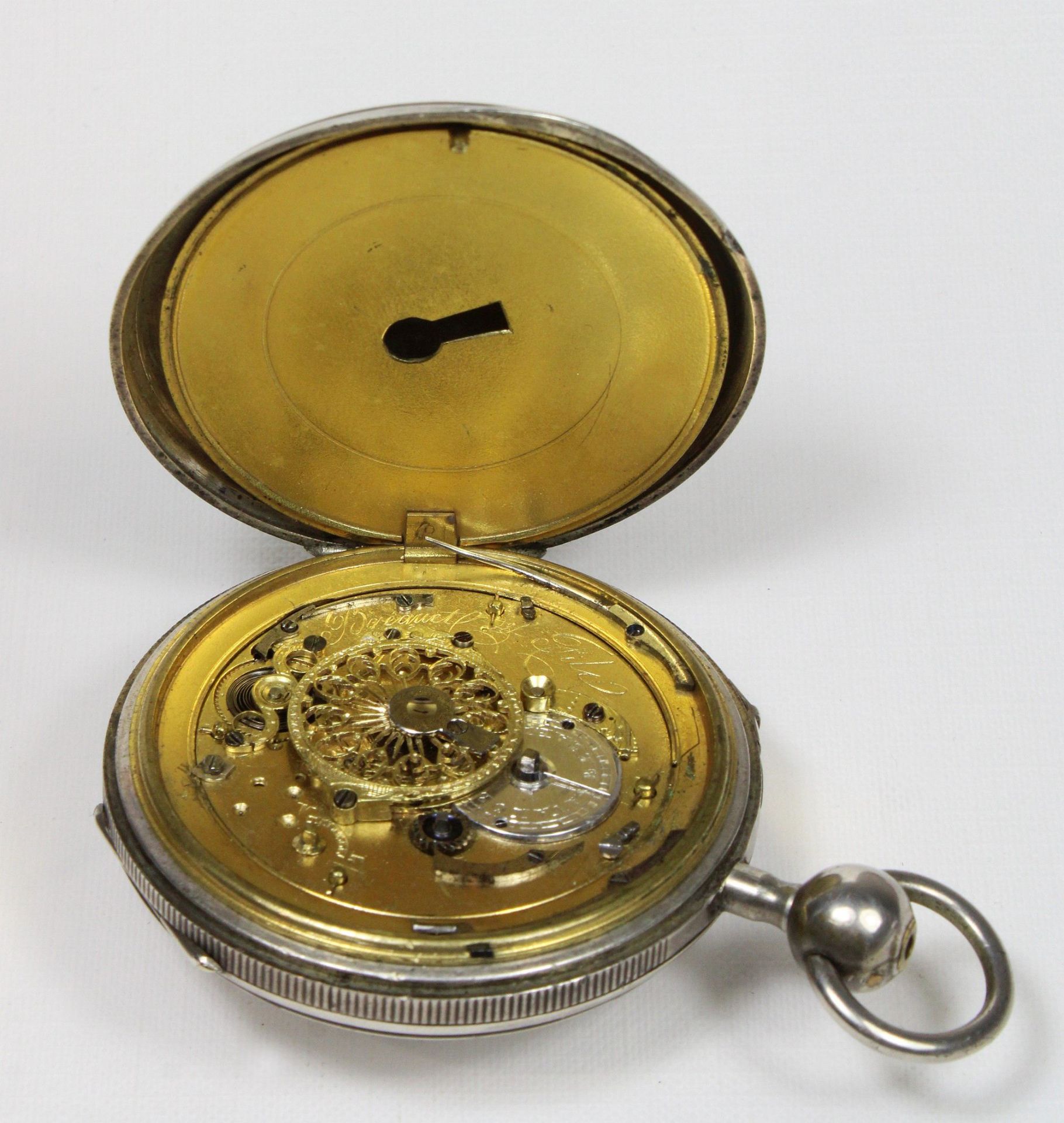 Breguet et fils Schlüsseluhr, 19. Jh., Silber, aufwendig ziseliert und verziert, Uhrwerk bez. Bregu - Image 4 of 5