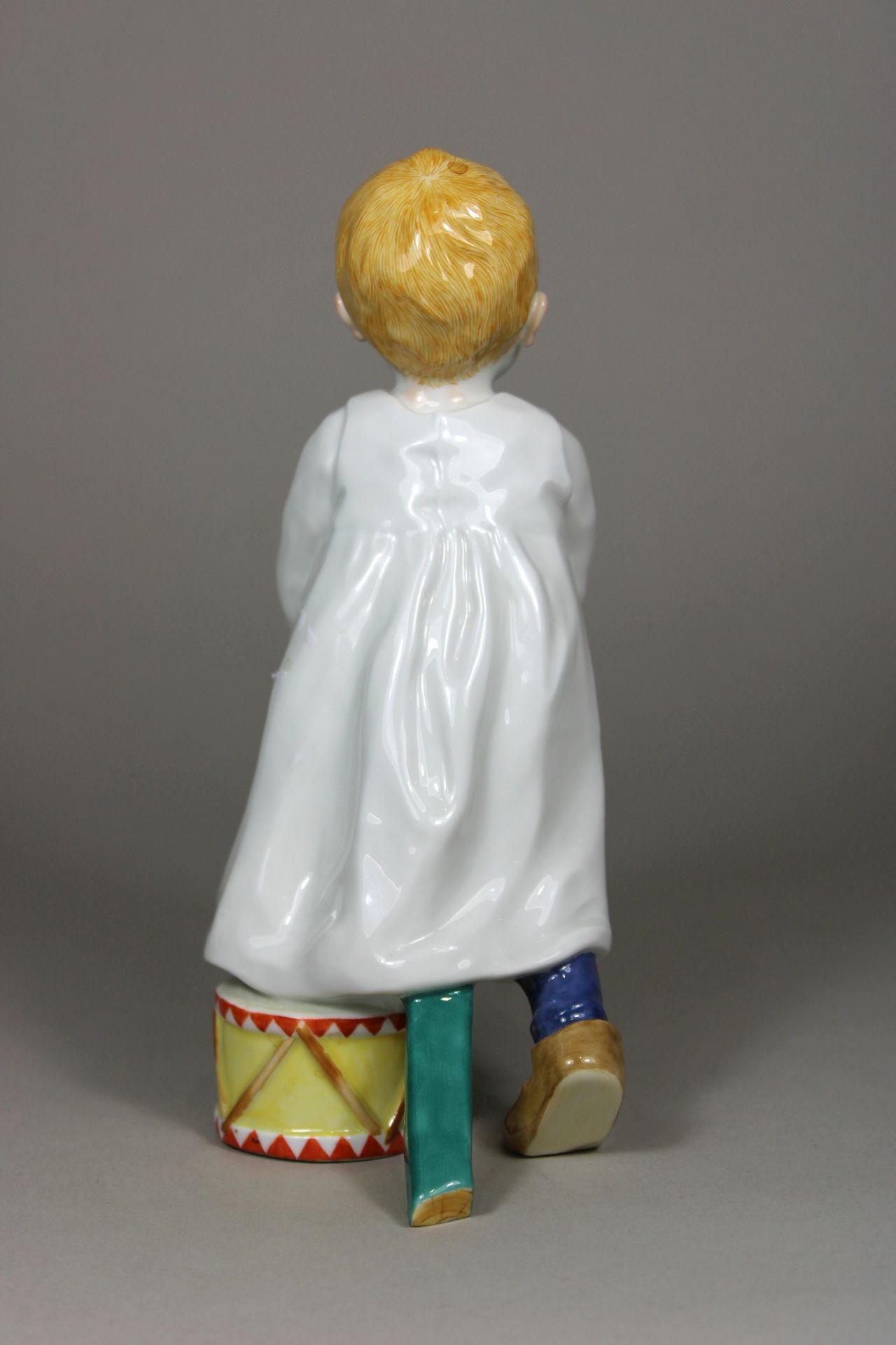Porzellanfigur, Hentschelkind, Kind mit Stecken und Trommel, Meissen, Schwertermarke, Marke seit 19 - Bild 3 aus 5