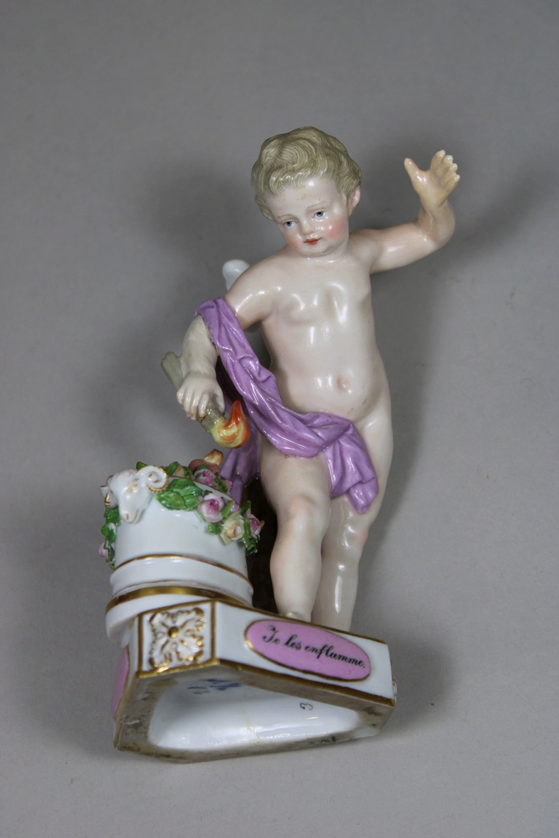 Porzellanfigur, Devisenkind, Je les enflamme, Meissen, 1. Wahl, Schwertermarke mit Knauf und Ritzz, - Image 4 of 5