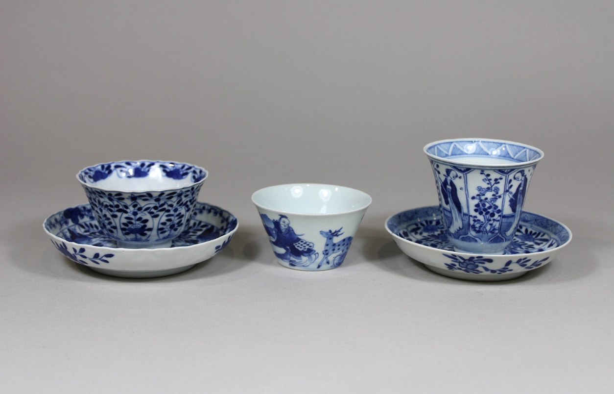 Porzellankonvolut 5 Tl., China, bestehend aus: Cup, Doppelring und Yongzheng Marke am Boden, blau-w