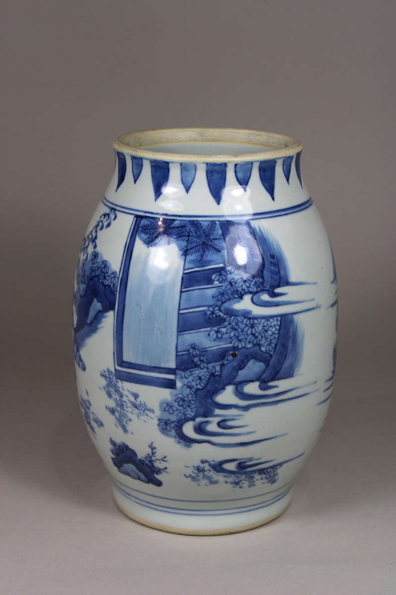 Vase, China, Porzellan, ohne Marke, blau-weiß Bemalung, figürliche Darstellung, H.: 24 cm. Guter, a - Image 3 of 6