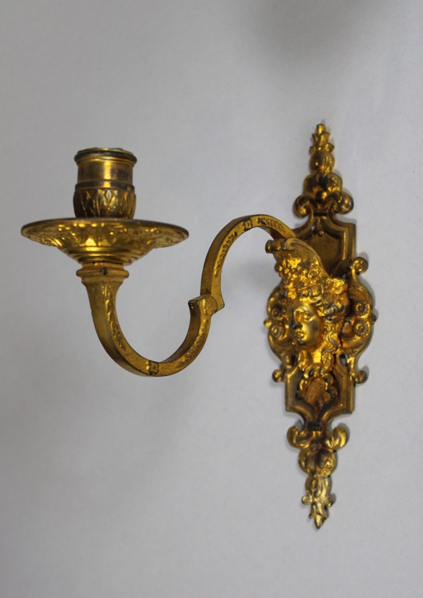 Louis-XIV-Kerzenleuchter, vergoldete Bronze, 19. Jh., H.: 20,5 cm. Guter, altersbedingter Zustand.