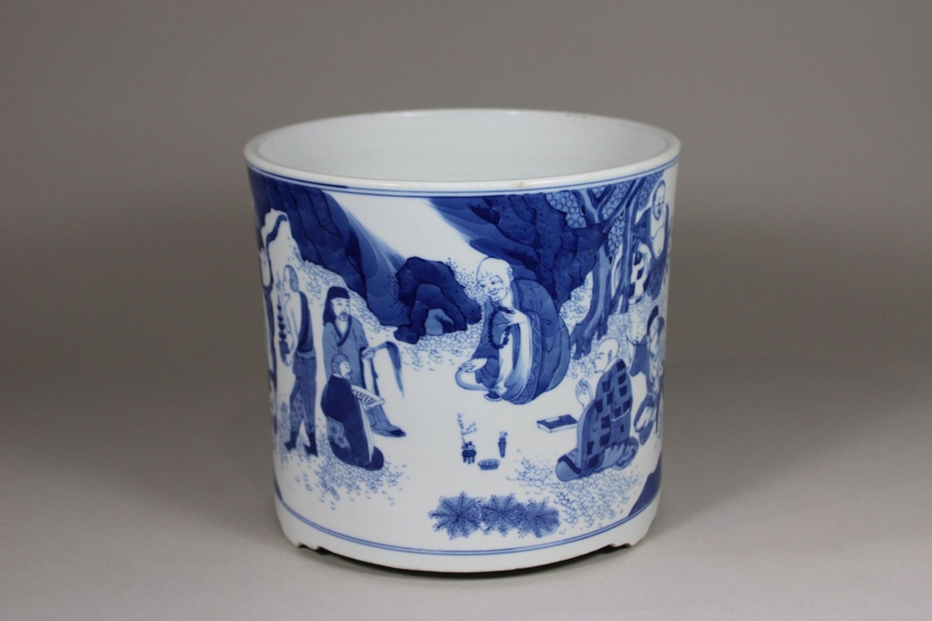 Pinselbecher, China, Porzellan, ohne Marke, blau-weiß bemalt, figürliche Szene, H.: 19 cm, Dm.: 21 
