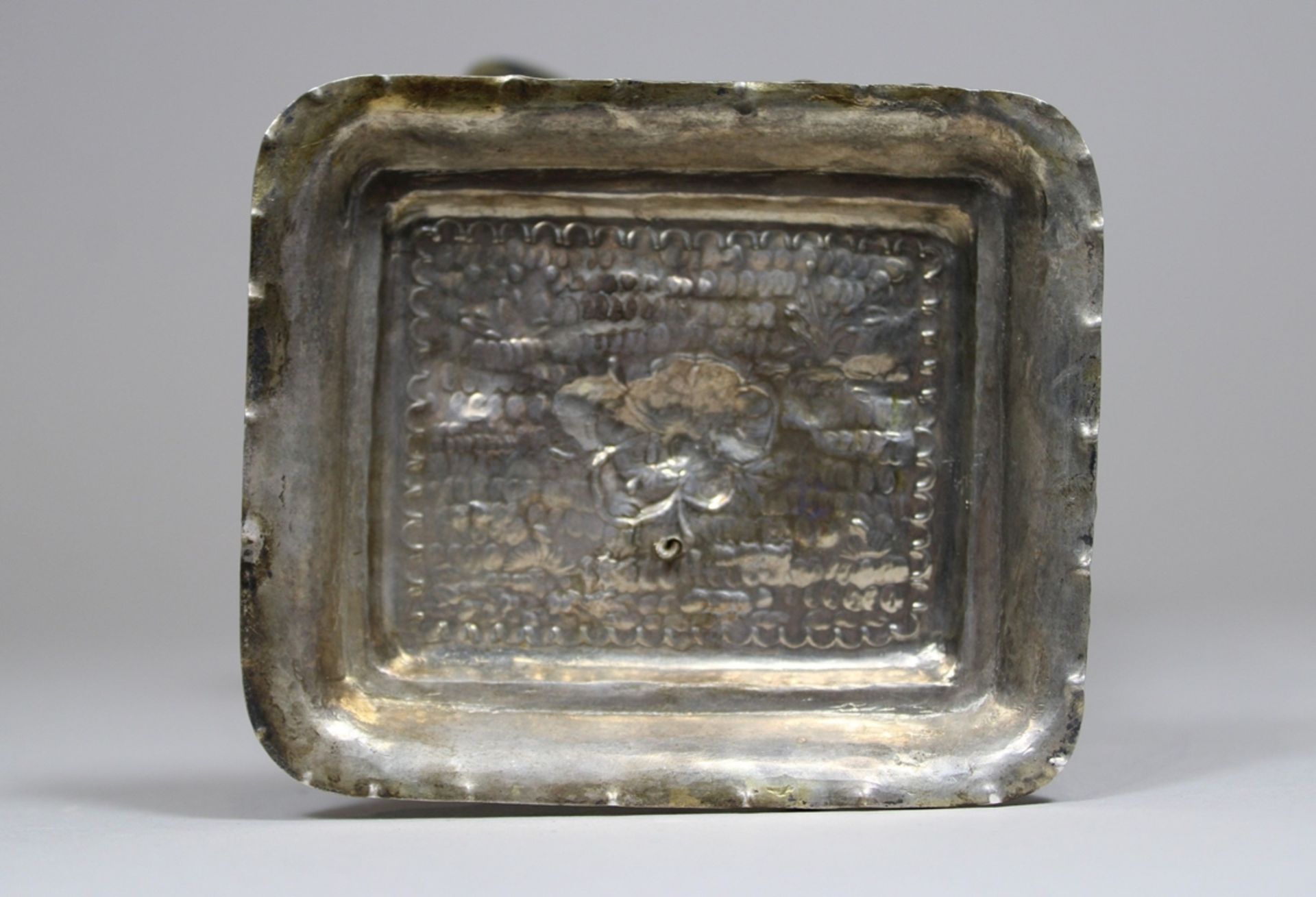 Falstaff, Dresden, 18. Jh., 13 lötiges Silber, Ormolu, verziert mit einer großen Barockperle, Email - Bild 4 aus 5
