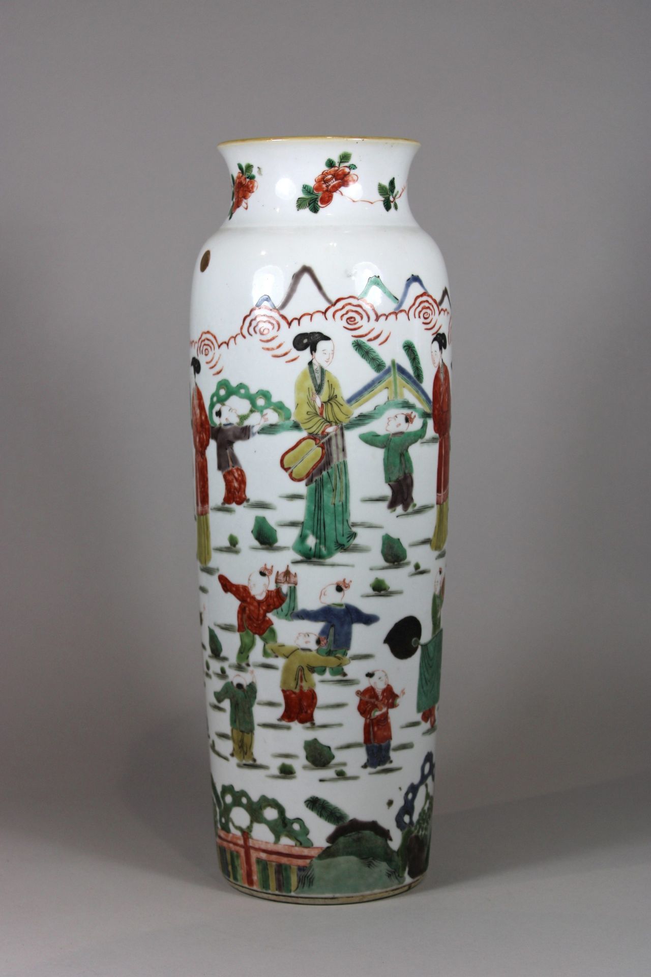 Xiangtuiping Vase, China, Porzellan, 18. - 19. Jh., ohne Marke, Wucai, figürliche Darstellung, Bode - Bild 2 aus 8