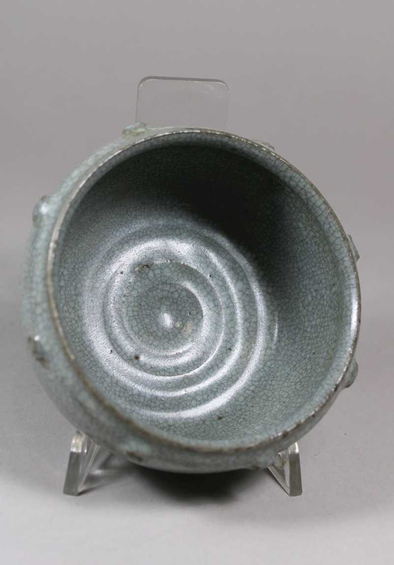 Celadon Schale, China, Porzellan, mit Krakelee Dekor, Dm.: 10,5 cm, H.: 7,3 cm. Guter, altersbeding - Image 4 of 4