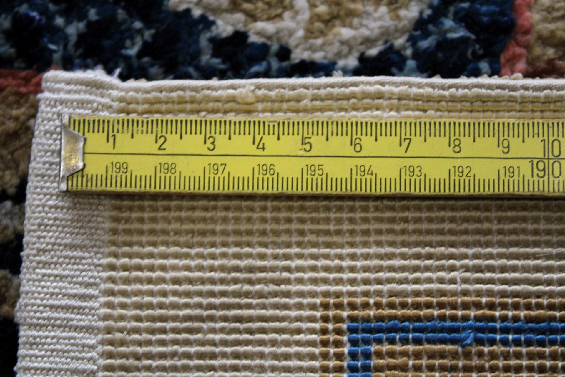 China Teppich, Seide, Drachenmuster, Maße: 183 x 122 cm. Guter Zustand. - Bild 3 aus 3