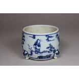 Tripod Schale, China, Porzellan, ohne Marke, blau-weiß bemalt, figürliche Dekor, H.: 7,4 cm, Dm.: 9