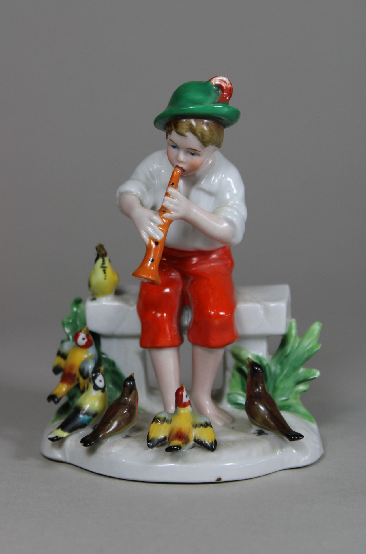 Porzellanfigur, Junge mit Flöte, WKC Graefenthal, Modellnummer: 11095, Maße: 12,5 x 9,5 x 7,4 cm. G