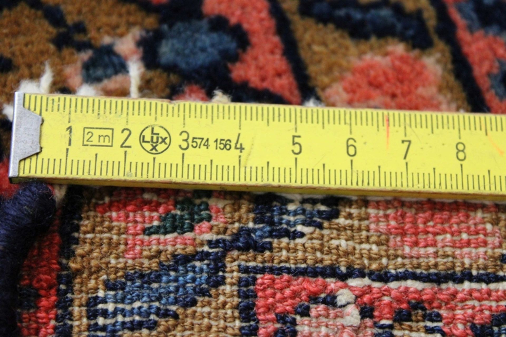 Malayer Teppiche, Maße: 142 x 103 cm. Altersgemäßer Zustand mit Gebrauchsspuren. - Bild 2 aus 2