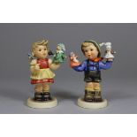 Paar Porzellanfiguren, Kasperltheater, Goebel M.I. Hummel, 2004, Modellnummer: 2209/A; 2209/B, H.: