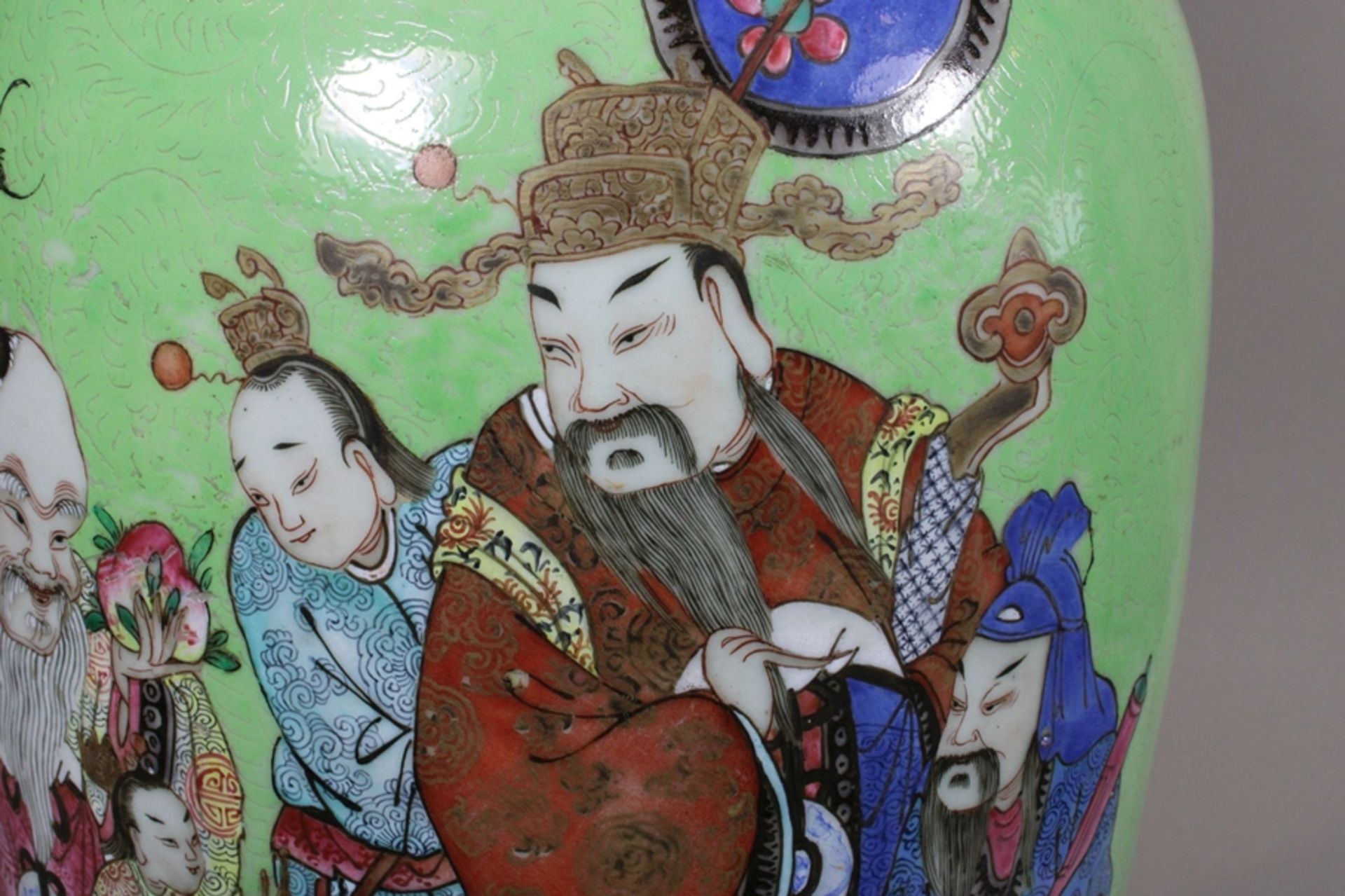 Famille rose Vase, China, Porzellan, Yongzheng-Periode, ohne Marke, Darstellung: die Götter der dre - Bild 6 aus 8