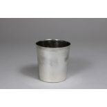 Becher, 950er Silber, Frankreich, Paris, 19. Jh., H.: 6,3 cm, Gewicht: 54 g. Guter, altersbedingter