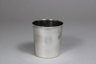 Becher, 950er Silber, Frankreich, Paris, 19. Jh., H.: 6,3 cm, Gewicht: 54 g. Guter, altersbedingter