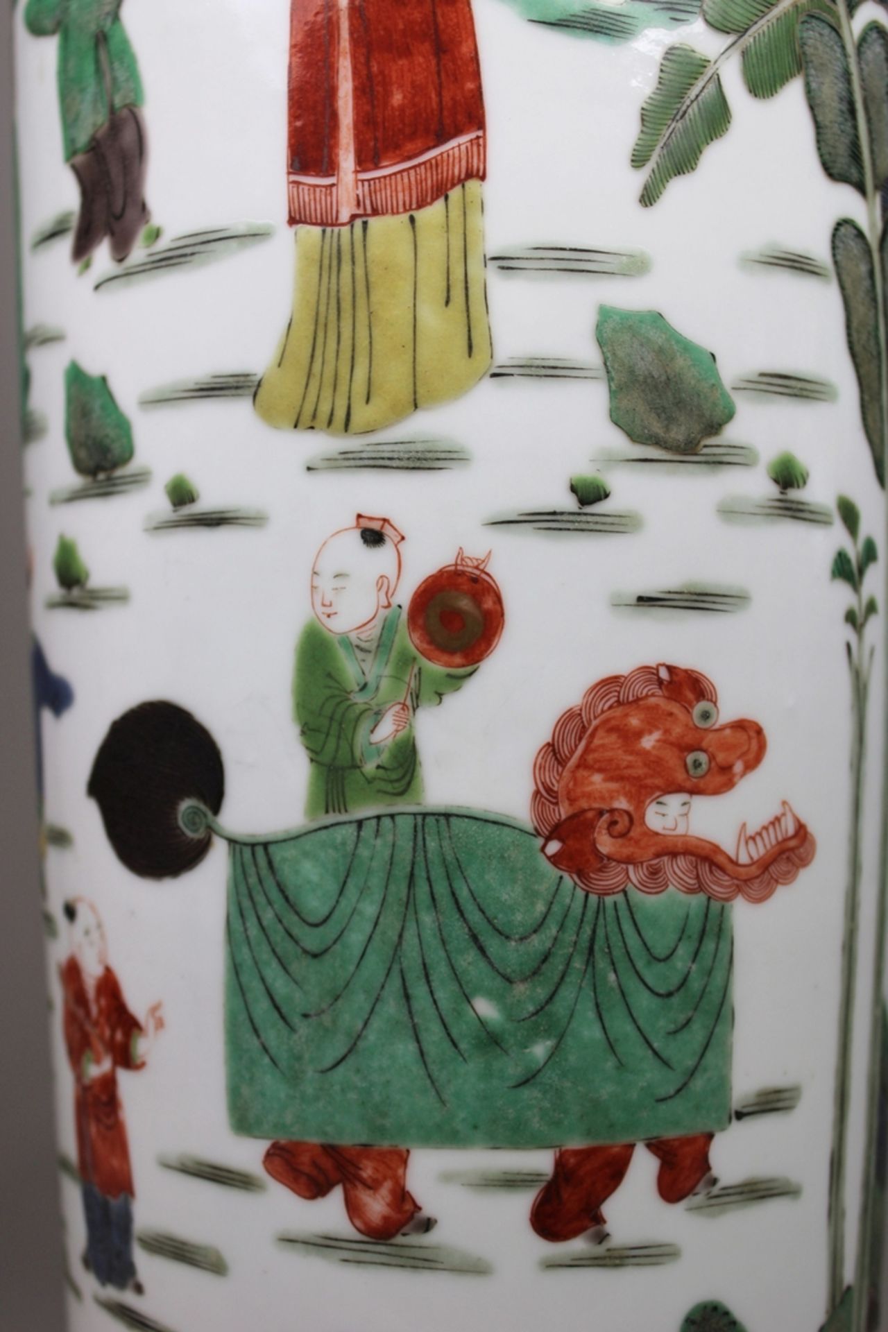 Xiangtuiping Vase, China, Porzellan, 18. - 19. Jh., ohne Marke, Wucai, figürliche Darstellung, Bode - Bild 7 aus 8