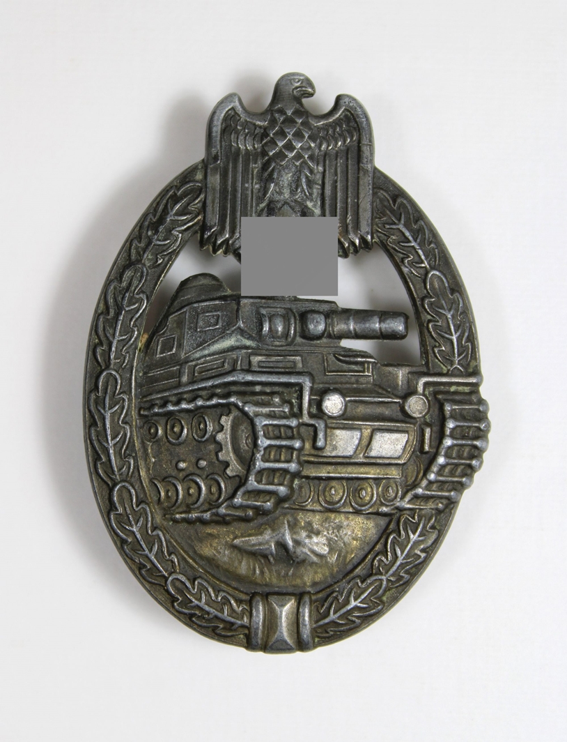Panzerkampfabzeichen, Bronze, Rückseite: massiv, Herstellermarke: Frank and Reif Stuttgart. Altersg