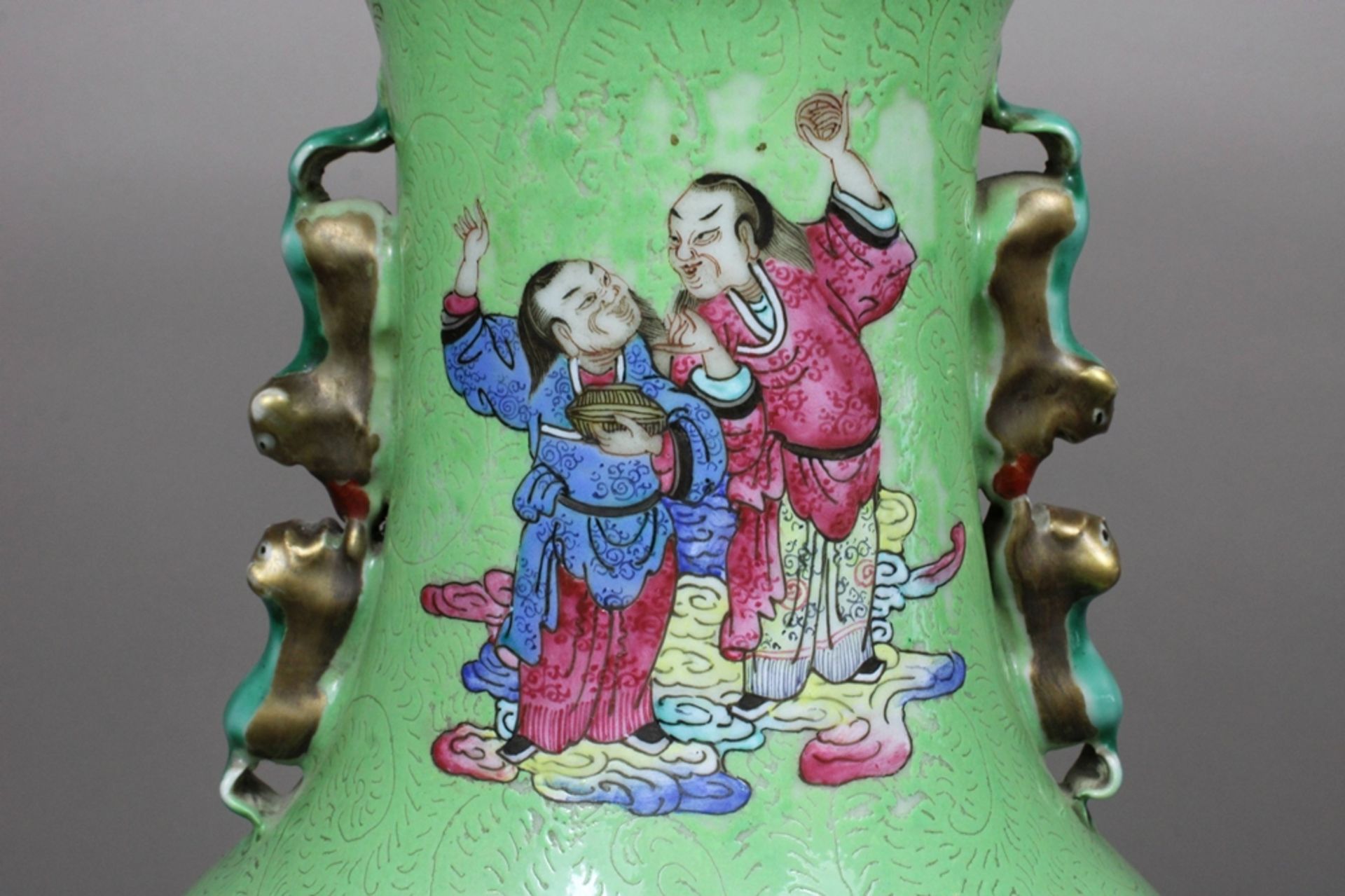 Famille rose Vase, China, Porzellan, Yongzheng-Periode, ohne Marke, Darstellung: die Götter der dre - Bild 5 aus 8