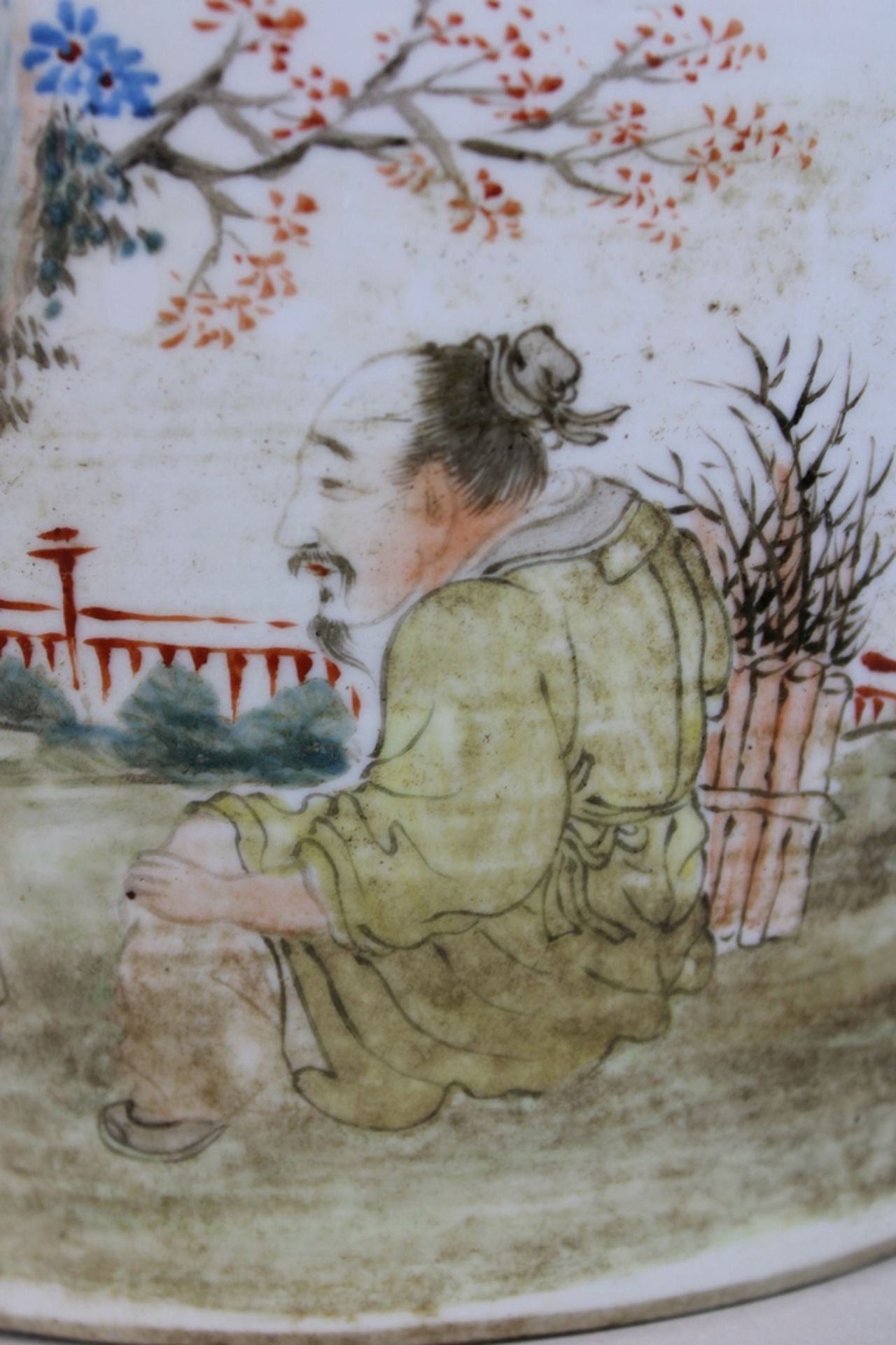 Pinselbecher, China, Porzellan, polychrom bemalt, figürliche Szene, H.: 13,3 cm, Dm.: 21 cm. Guter  - Bild 5 aus 5
