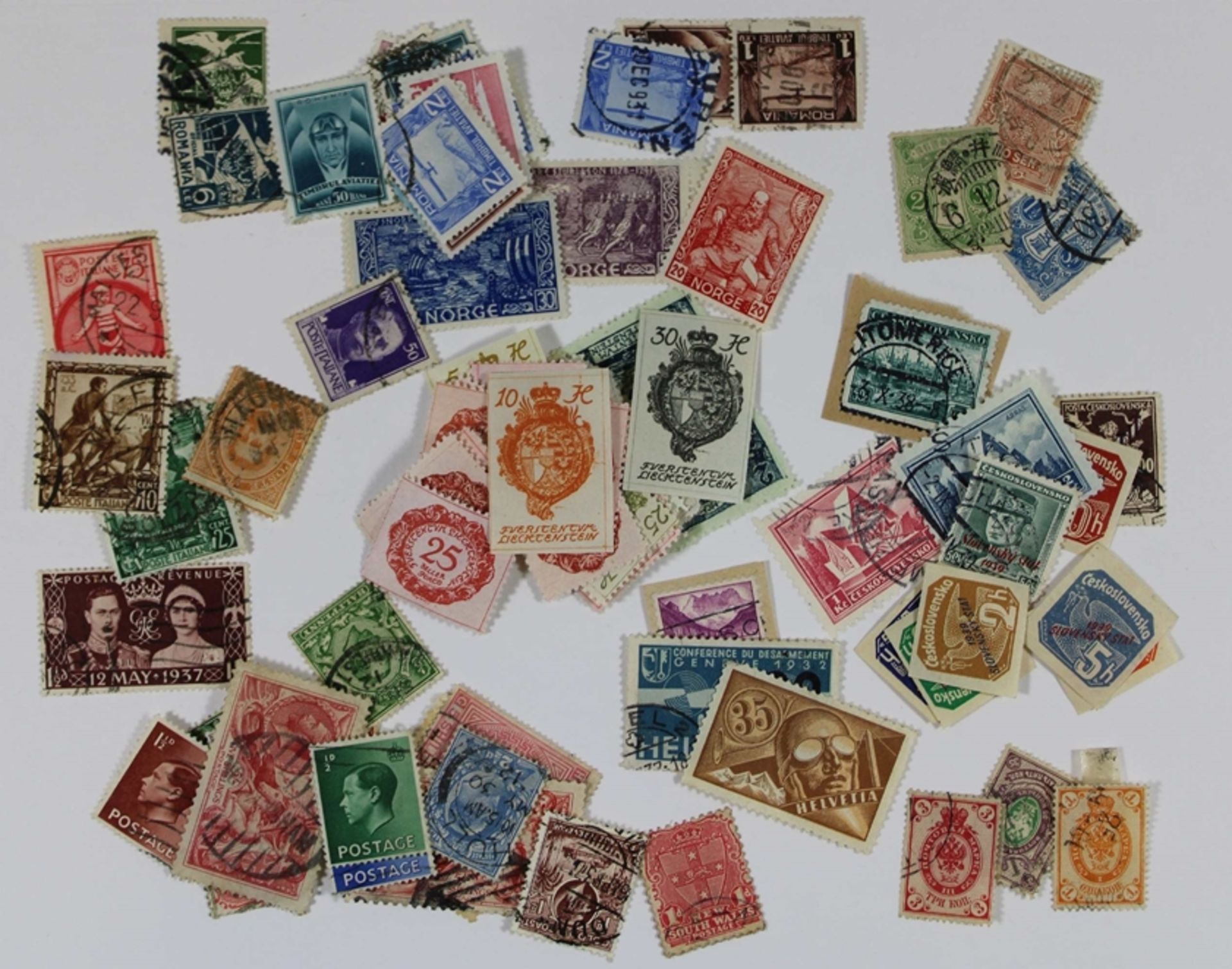 Großes Konvolut Briefmarken aus aller Welt: Tschechoslowakei, Griechenland, England, Spanien, Kanad