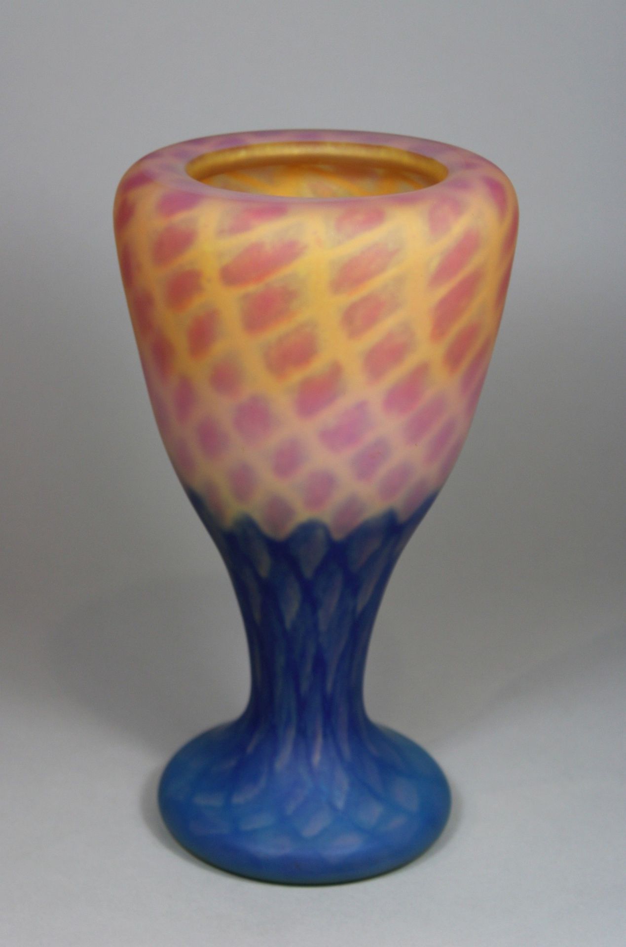 Vase, Daum Nancy, 1. Hälfte 20. Jh., Überfangglas mit dichten orangen und blauen Farbpulvereinschme