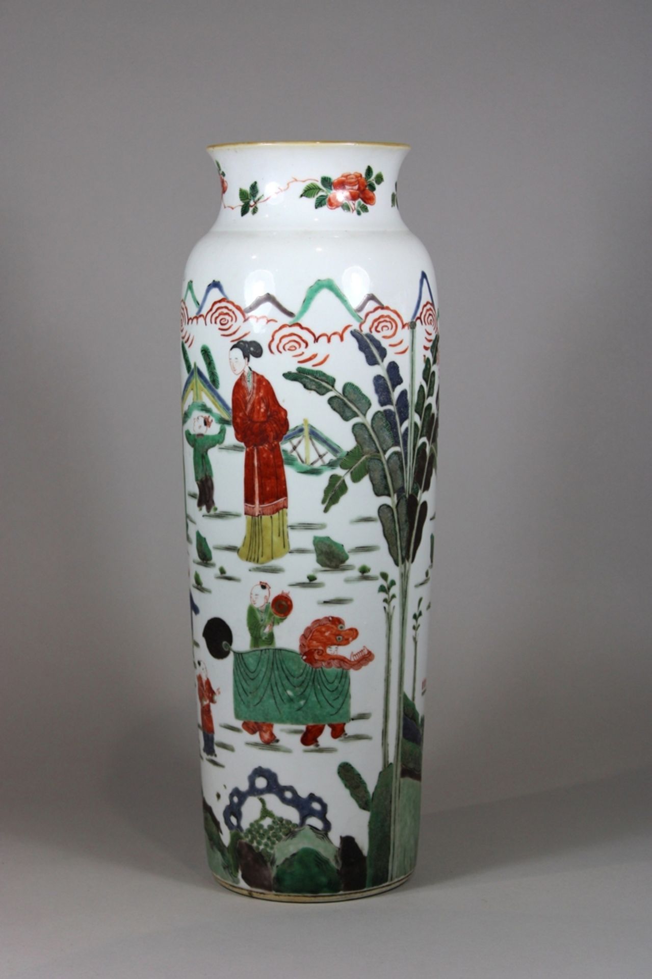 Xiangtuiping Vase, China, Porzellan, 18. - 19. Jh., ohne Marke, Wucai, figürliche Darstellung, Bode - Bild 3 aus 8