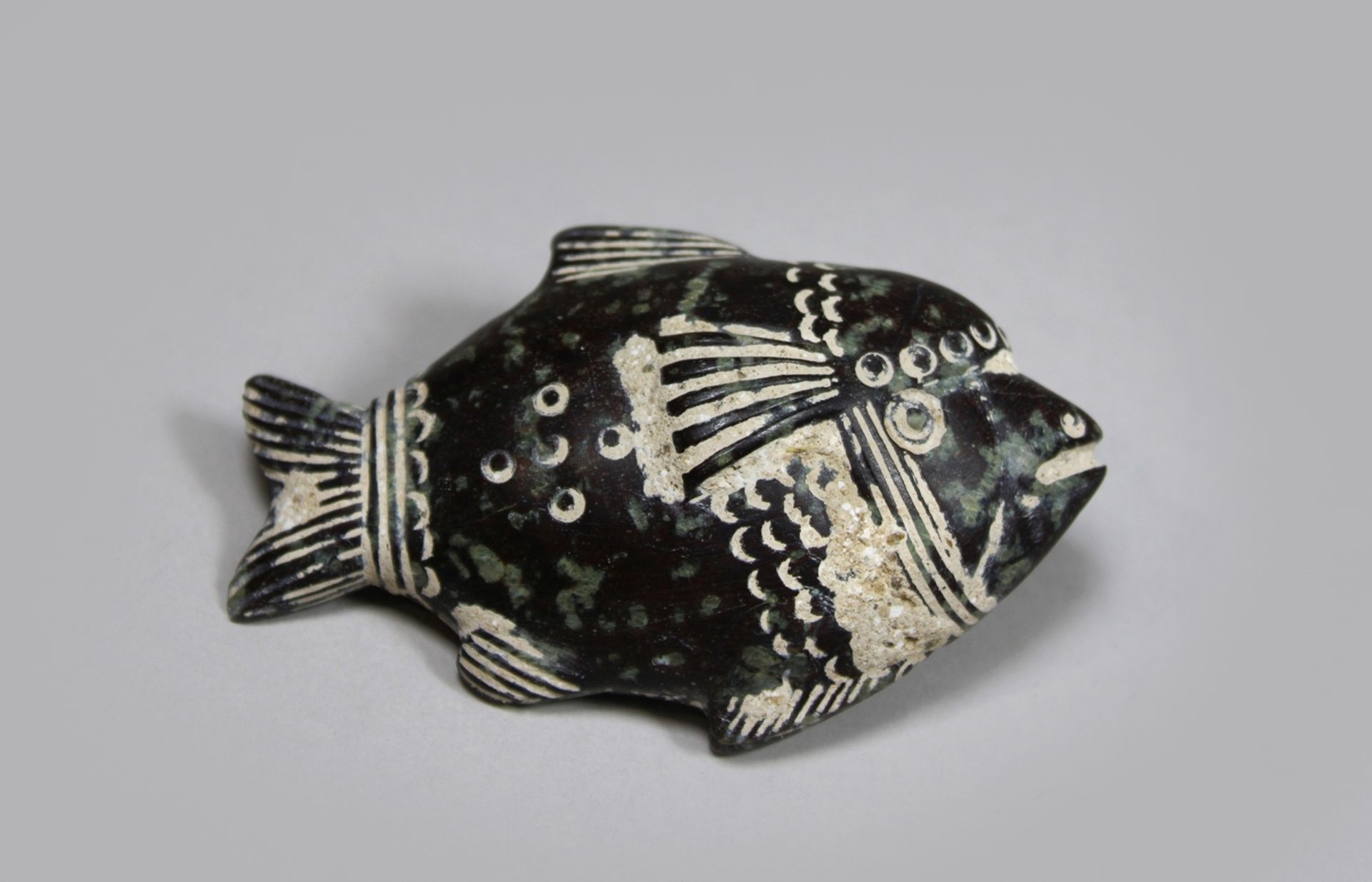 Fisch, Ausgrabung, Stein, Maße: 9,5 x 6 cm. Altergemäß guter Zustand - Image 2 of 2