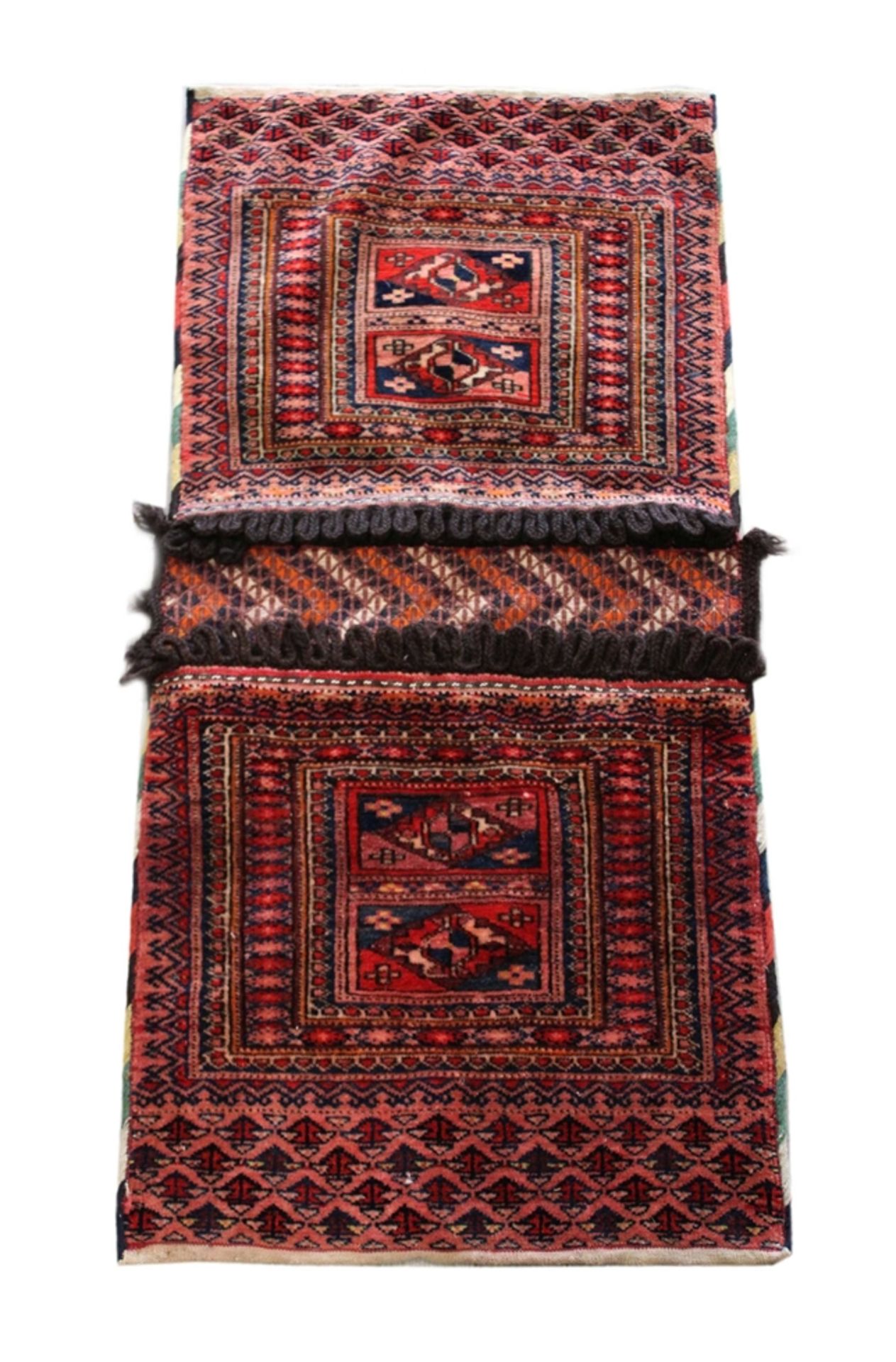 Teppich und Satteltasche, Satteltasche: Wolle a. Wolle, ca. 80 Jahre alt. Maße: 90 x 43 cm. Altersb - Bild 3 aus 4