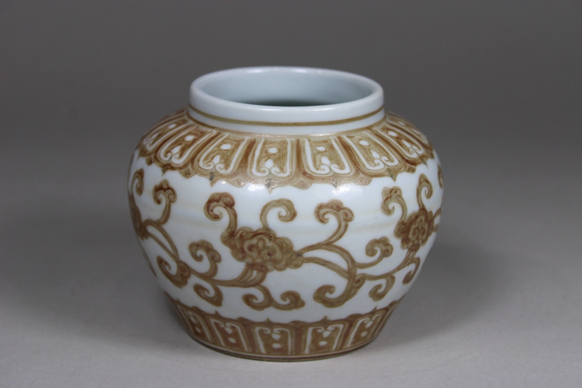 Vase, China, Porzellan, Doppelring Sechszeichen - Xuande Marke, Ming Dynastie, Rankendekor, H.: 9,5