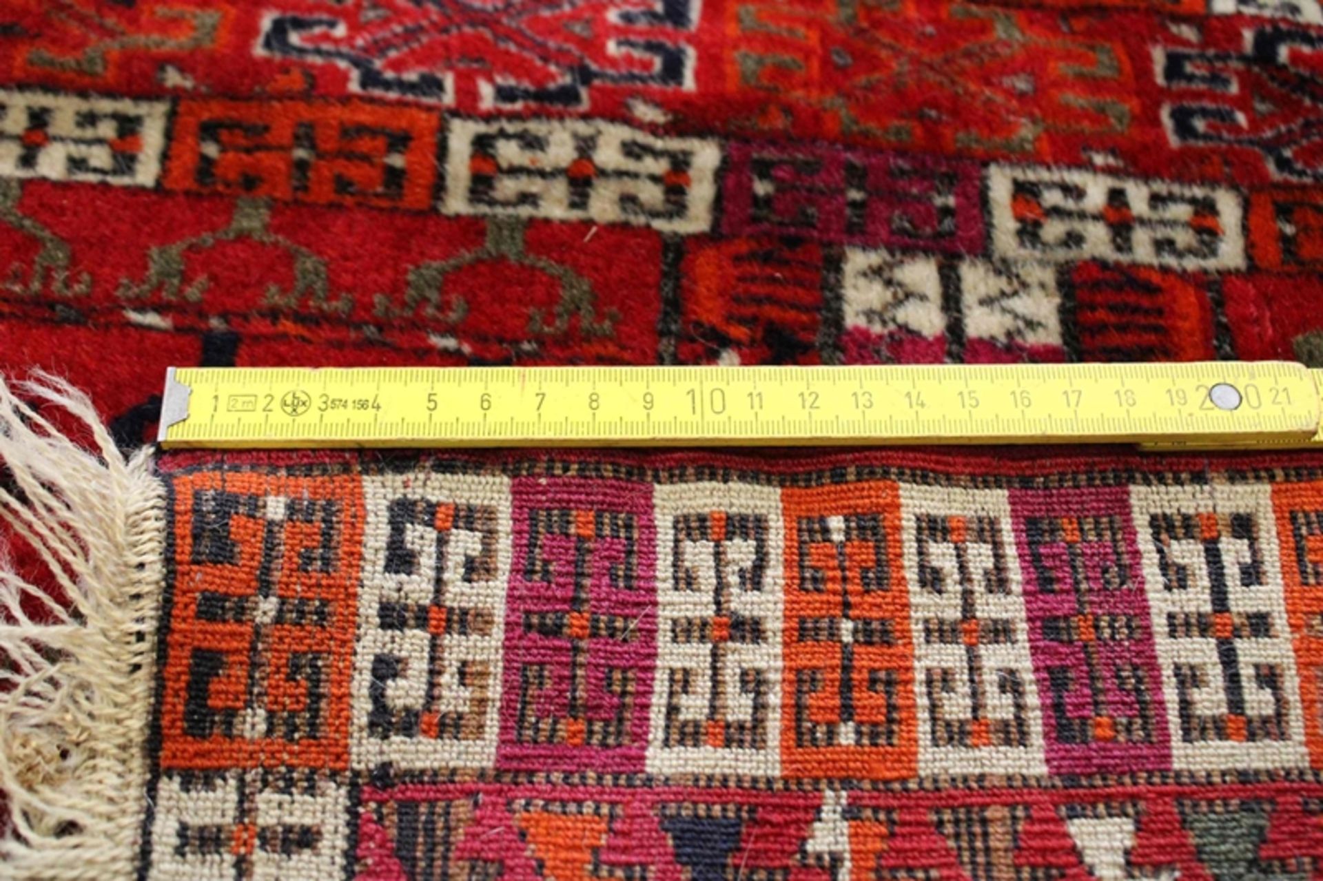 Teppich und Satteltasche, Satteltasche: Wolle a. Wolle, ca. 80 Jahre alt. Maße: 90 x 43 cm. Altersb - Bild 4 aus 4
