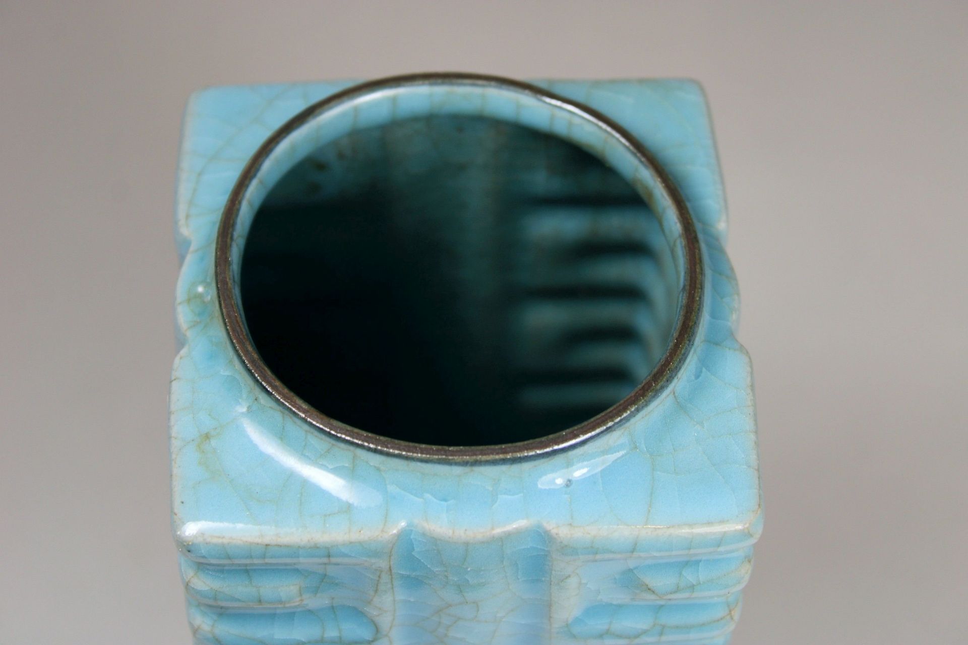 Seladon Cong Vase, China, Porzellan, Ohne Marke, H.: 22,3 cm. Guter, altersbedingter Zustand. - Bild 3 aus 4