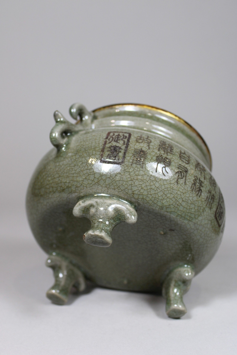 Celadon Weihrauchgefäß, China, Porzellan, ohne Marke, kalligrafischen Motiven und Schildkröte Deko, - Image 5 of 5