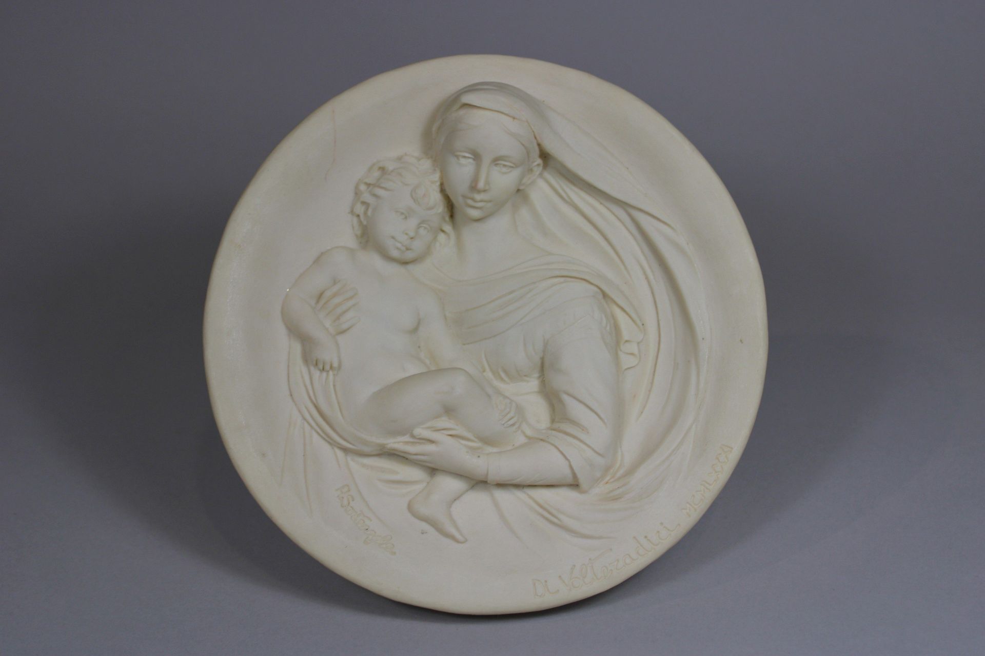 Wandteller Madonna Profetica, Alabaster, Italien, Studio Dante di Volteradici, 1981, Entwurf: Alber