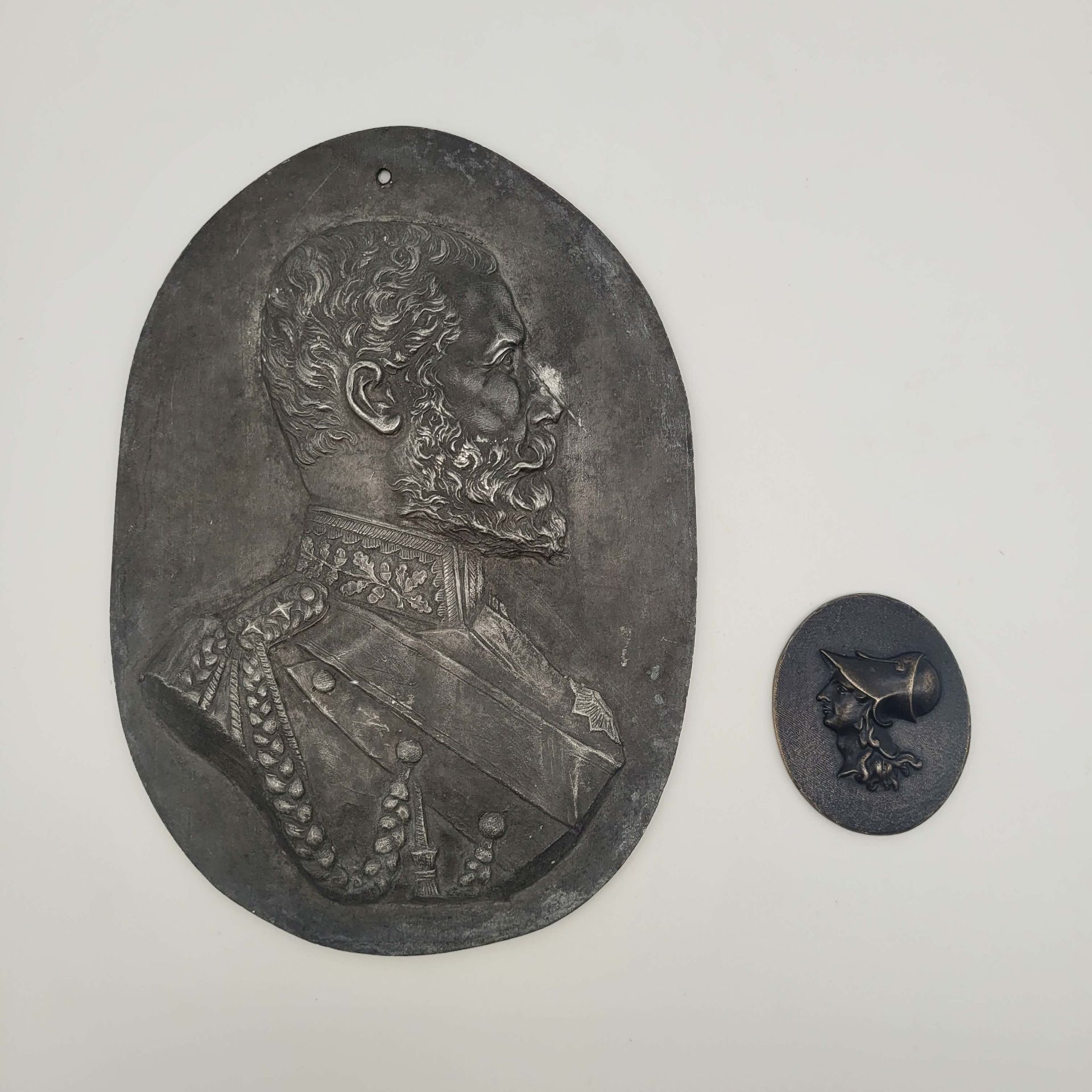 Kopf der Pallas Athene / Brustporträts eines Generales