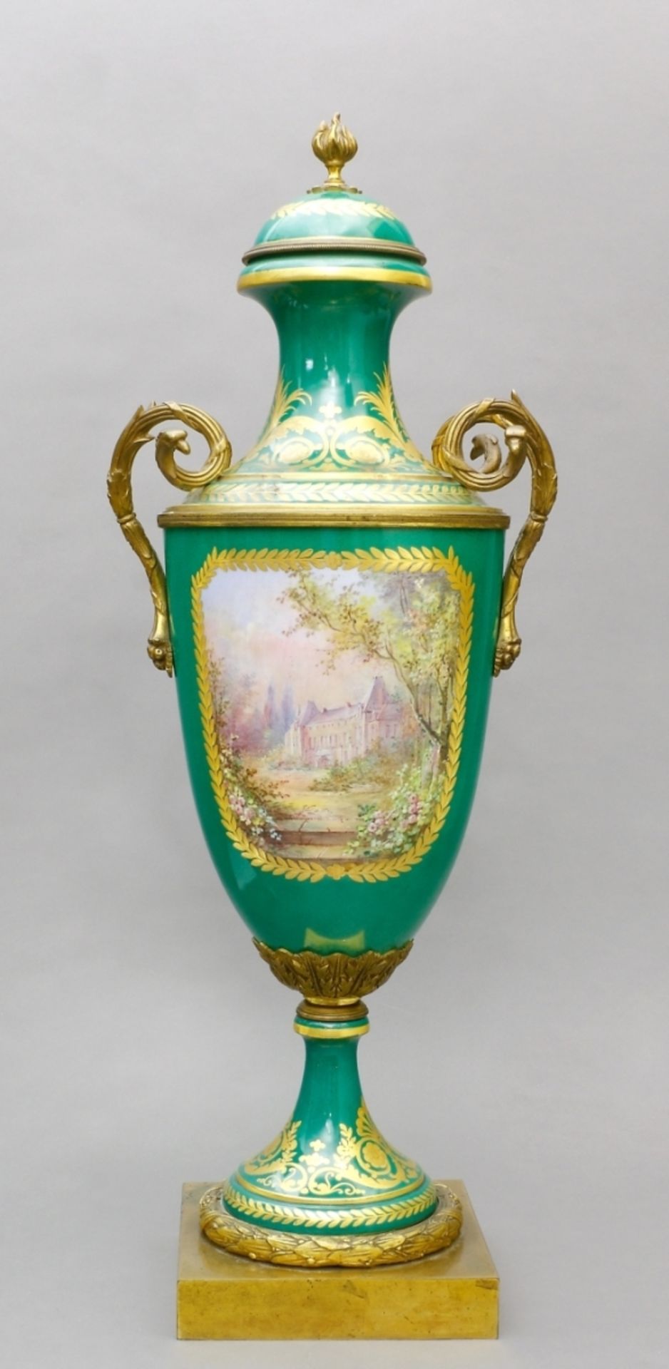 Vase, Prunkvase mit Deckel, Sèvres,