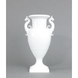 Französische Vase mit Greifhenkeln 1,