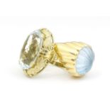 Ring, 750er GG. mit blauem Stein und